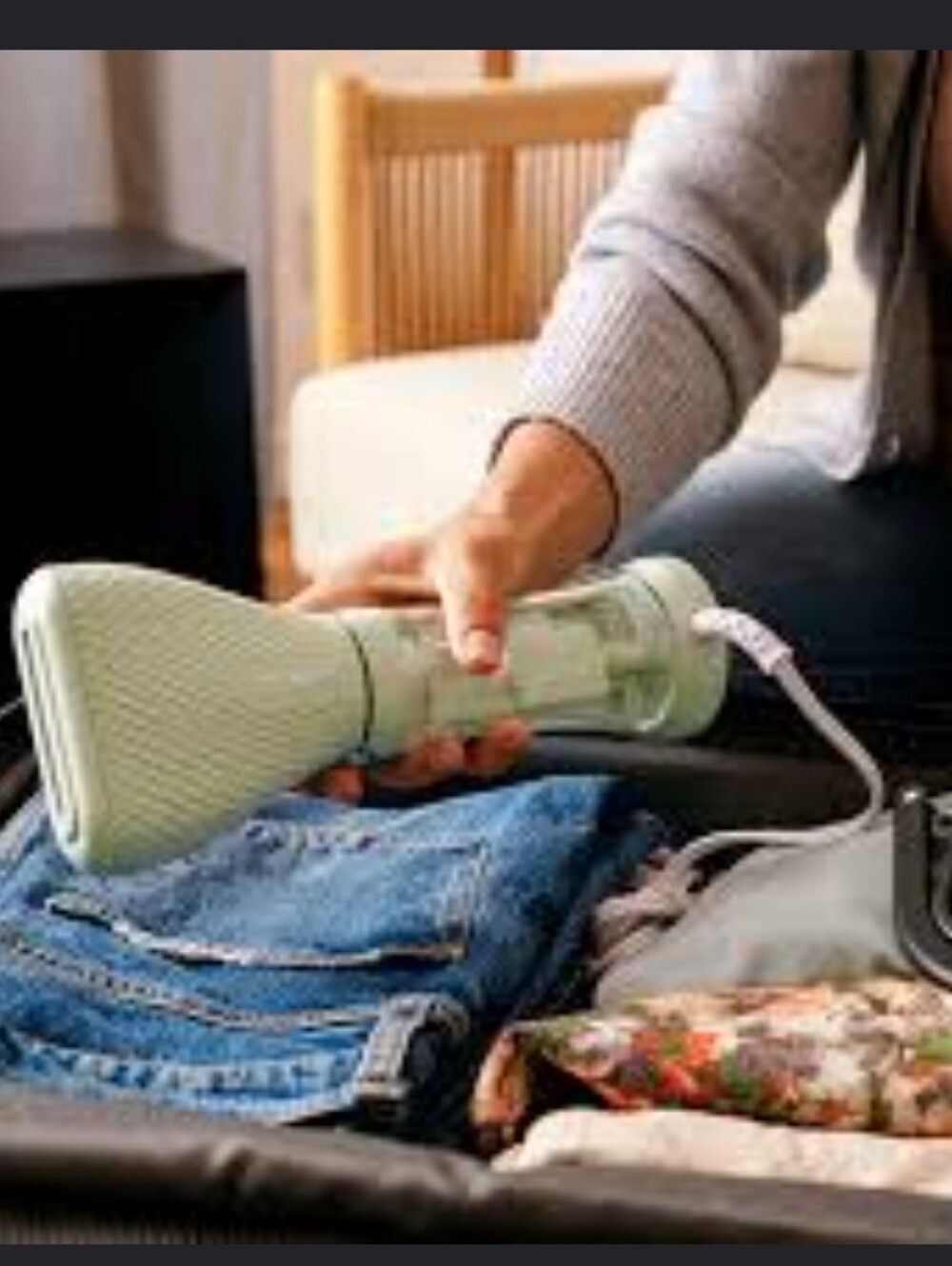 Handheld Travel Fabric Steamer in Light Green